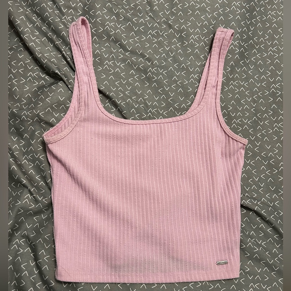 Hollister tank size medium